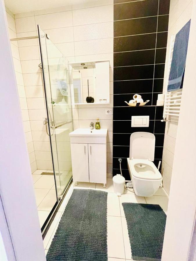 4 Llullat - City Center Apartment 普里什蒂纳 外观 照片